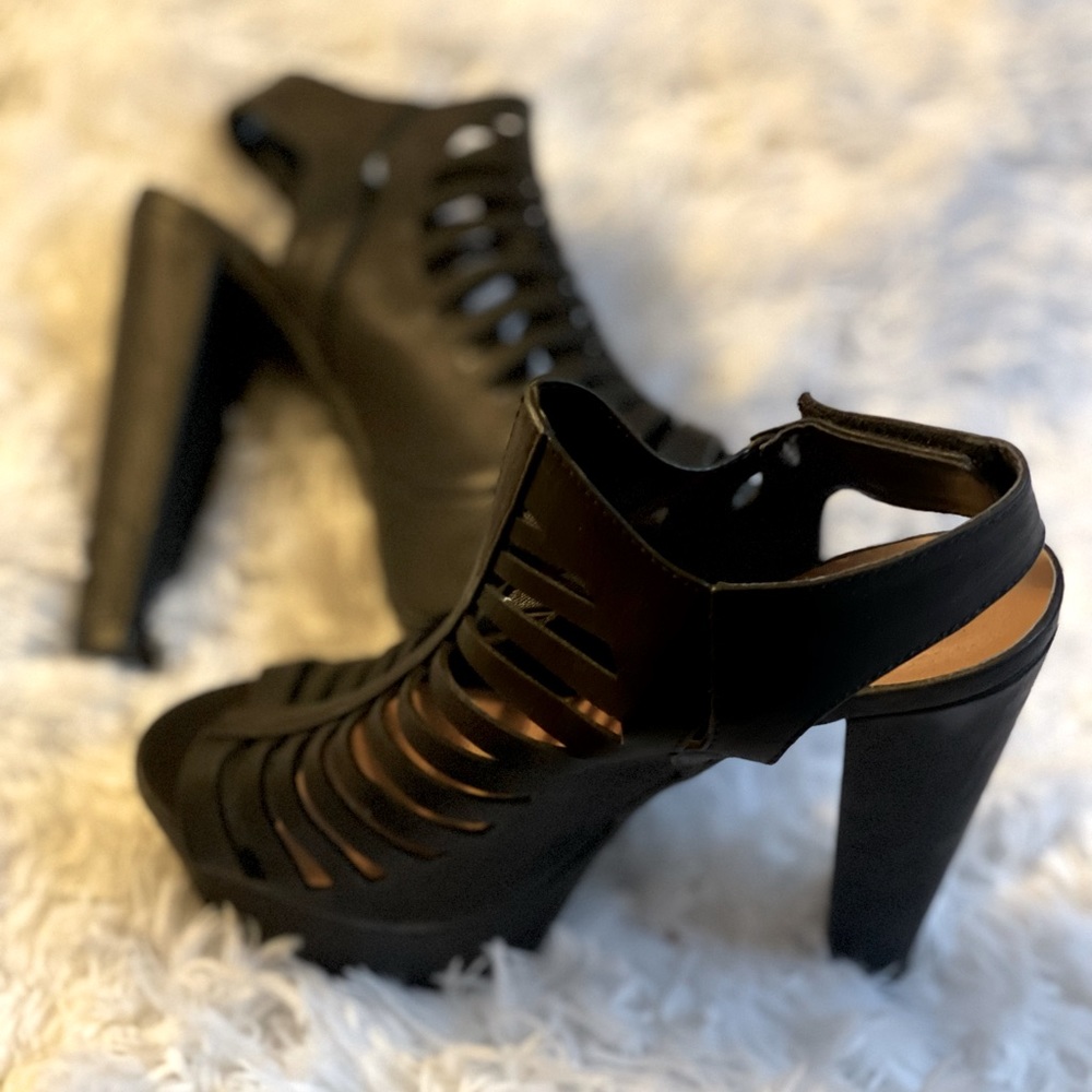 Speed Limit 98 / Black / Peep Toe Platform Heels